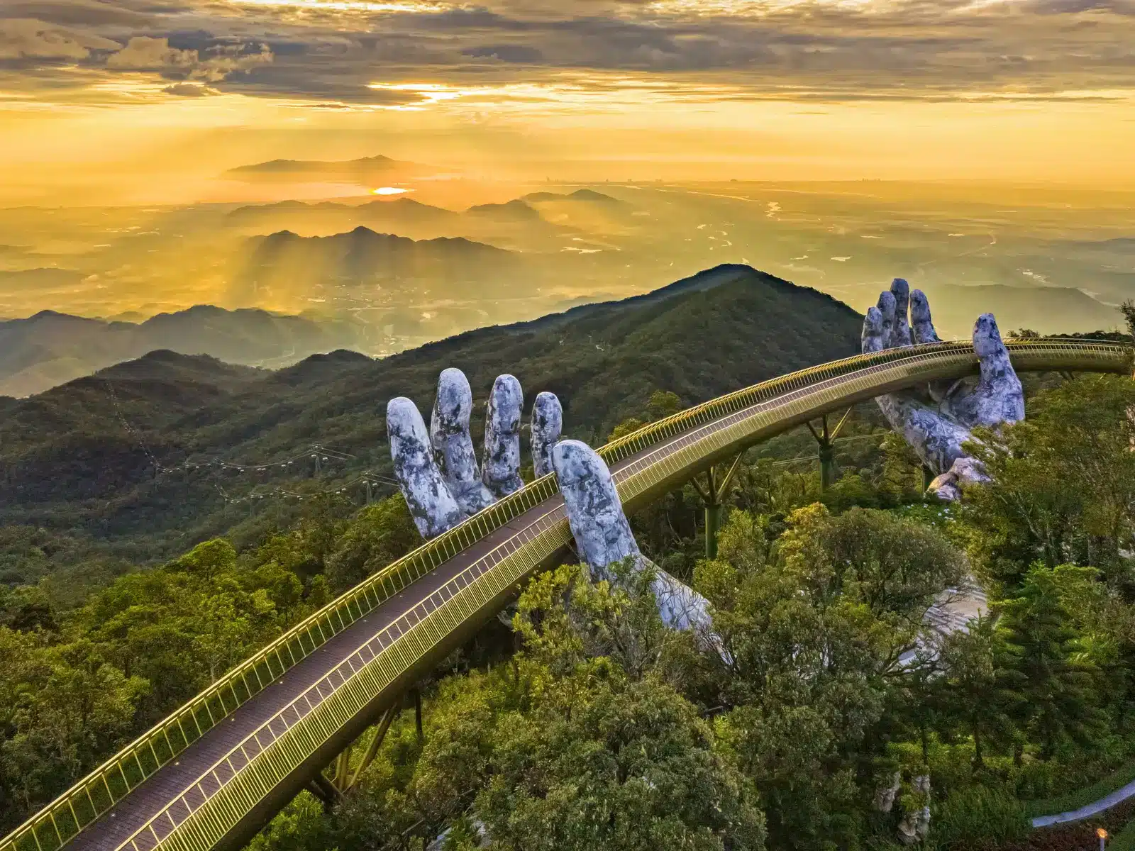 Cầu Vàng Ba Na Hills – biểu tượng du lịch Việt Nam do Sun Group phát triển