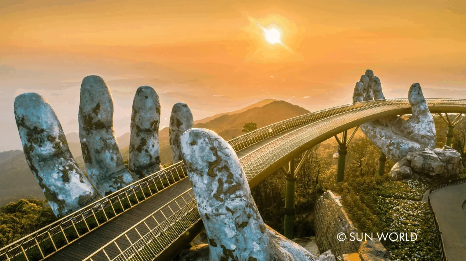 Cầu Vàng Ba Na Hills – biểu tượng du lịch Việt Nam được cả thế giới ngưỡng mộ