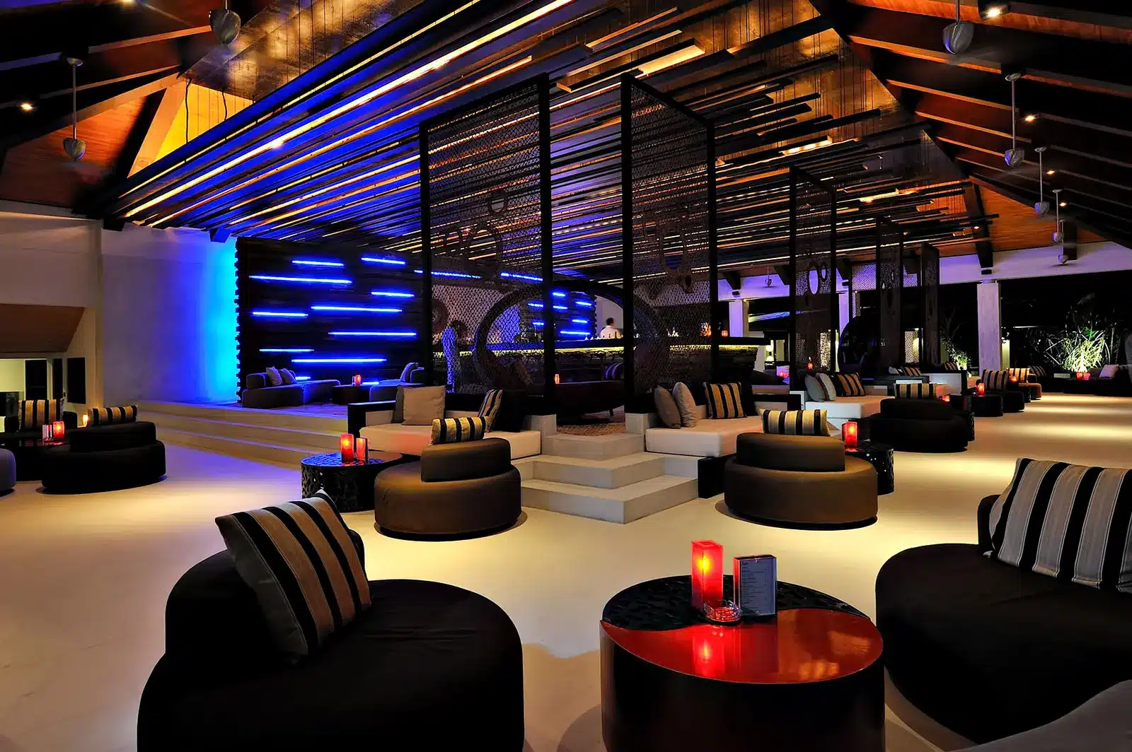Không gian lounge và VIP club sang trọng tại tầng 6