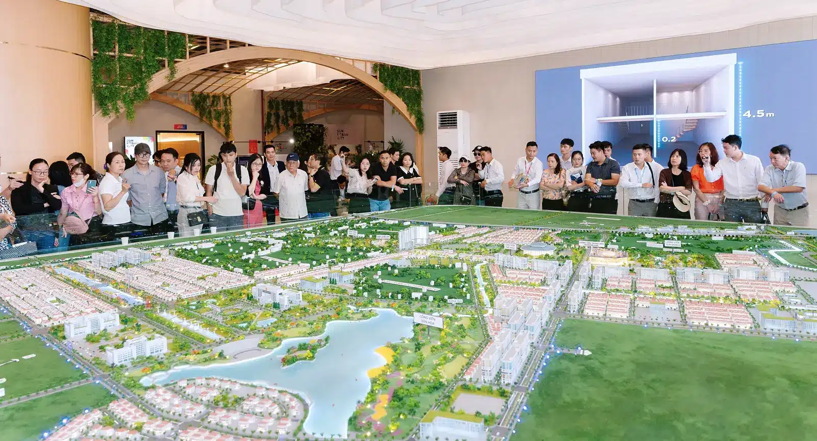 Lễ bàn giao căn hộ với sự tham gia của cư dân và đại diện Sun Group